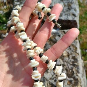 True VTG, 1980s, handmade, chipped clam shell and coconut beaded necklace, surf